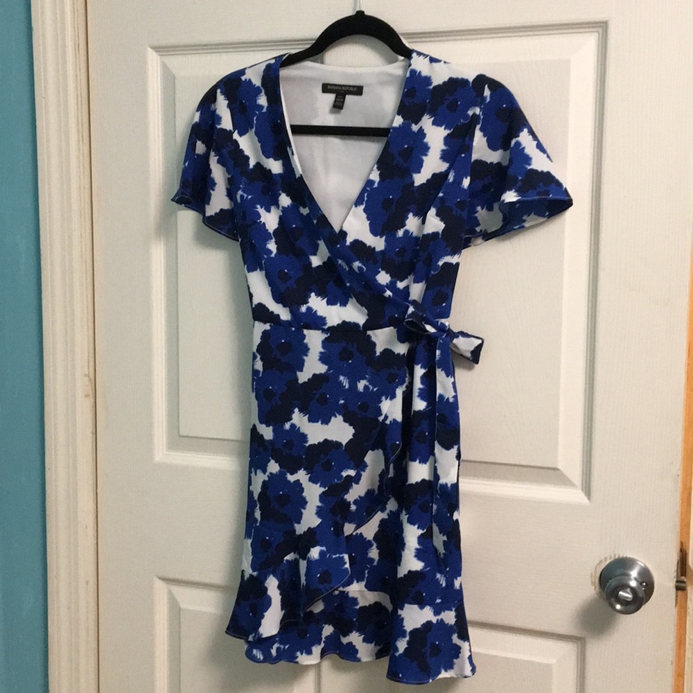 Banana Republic floral wrap dress 00P - Picture 2 of 4